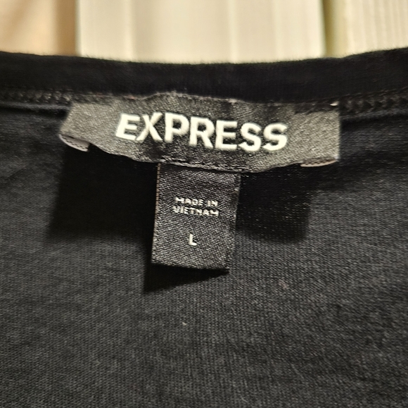 EXPRESS Ruffle Sleeve Crew Neck Tee size L Color black Pre-Owned - Picture 5 of 5